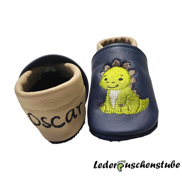 Lederpuschen dunkelblau-beige mit Stickerei Dinolino und Namen Ferse dunkelblau
